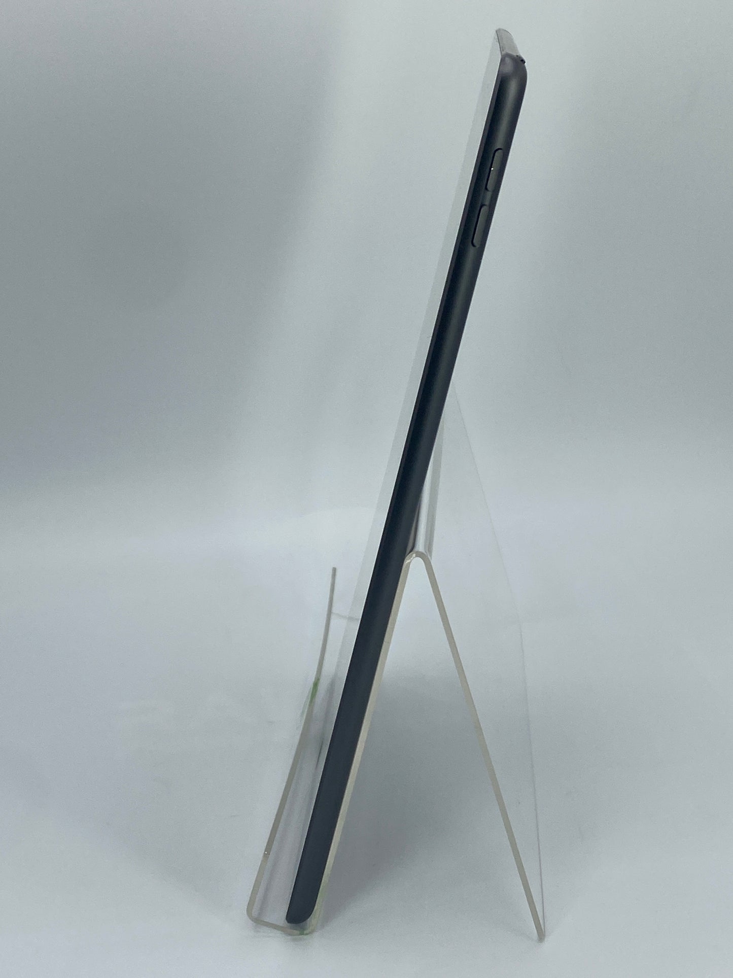 WiFi Only Apple iPad 9th Gen 64GB 18.7 Space Gray MK2K3LL/A