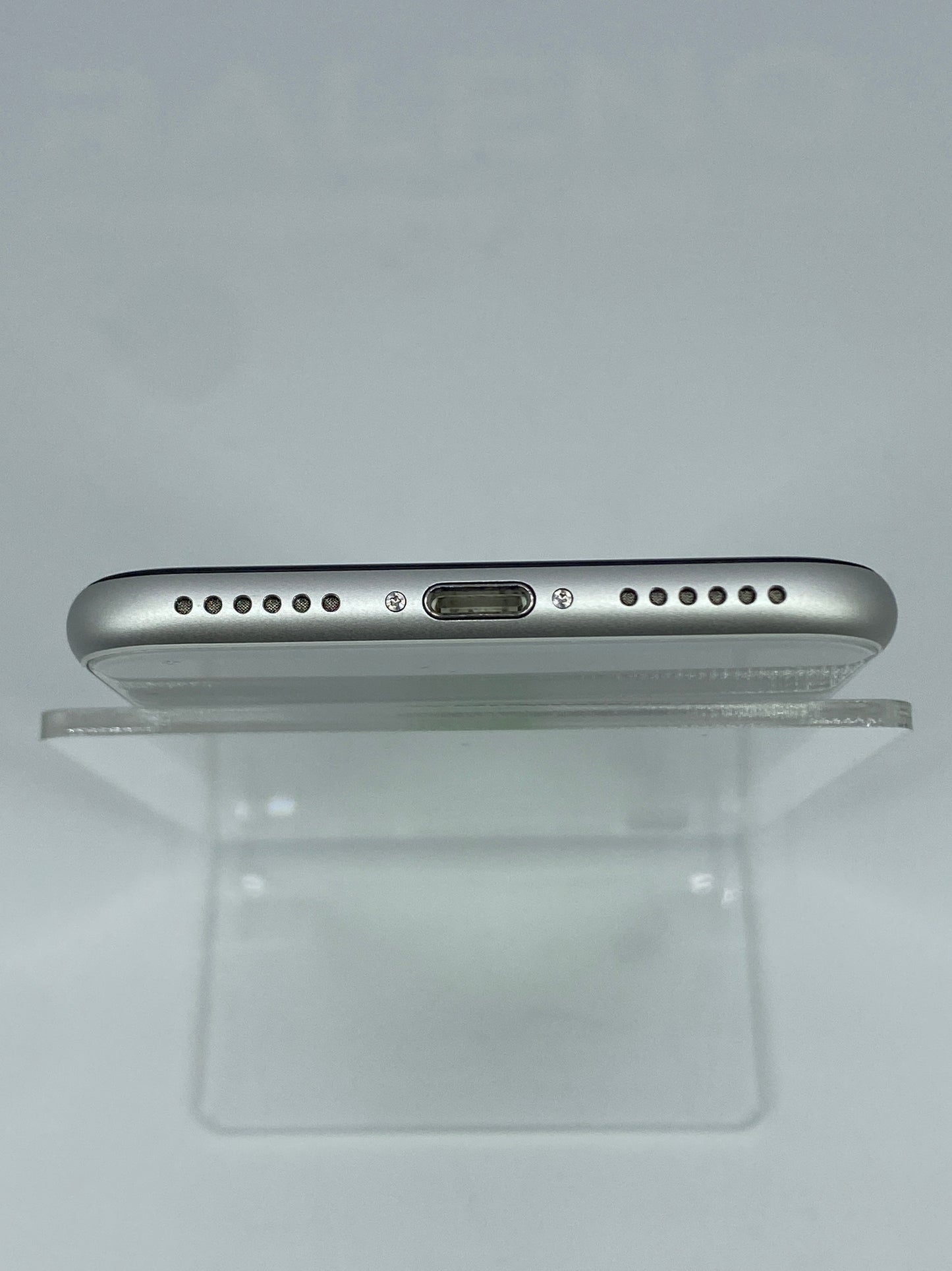 Unlocked Apple iPhone SE 2nd Gen 64GB White MHHH3LL/A