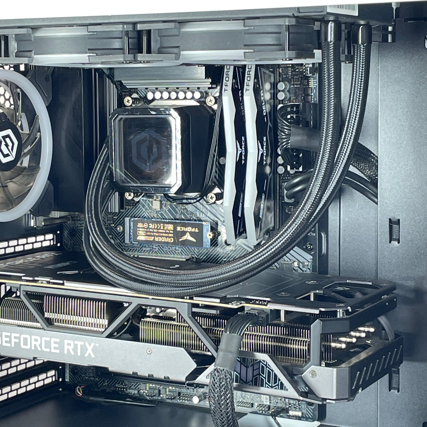 CyberPower C-Series i9-14900KF 3.20GHz 64GB RAM 2TB SSD ASUS GeForce RTX 4090