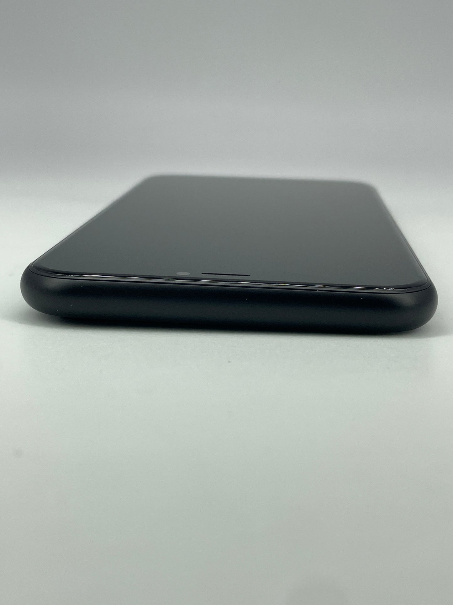 Unlocked Apple iPhone XR 64GB 18.1.1 Black MT3K2LL/A