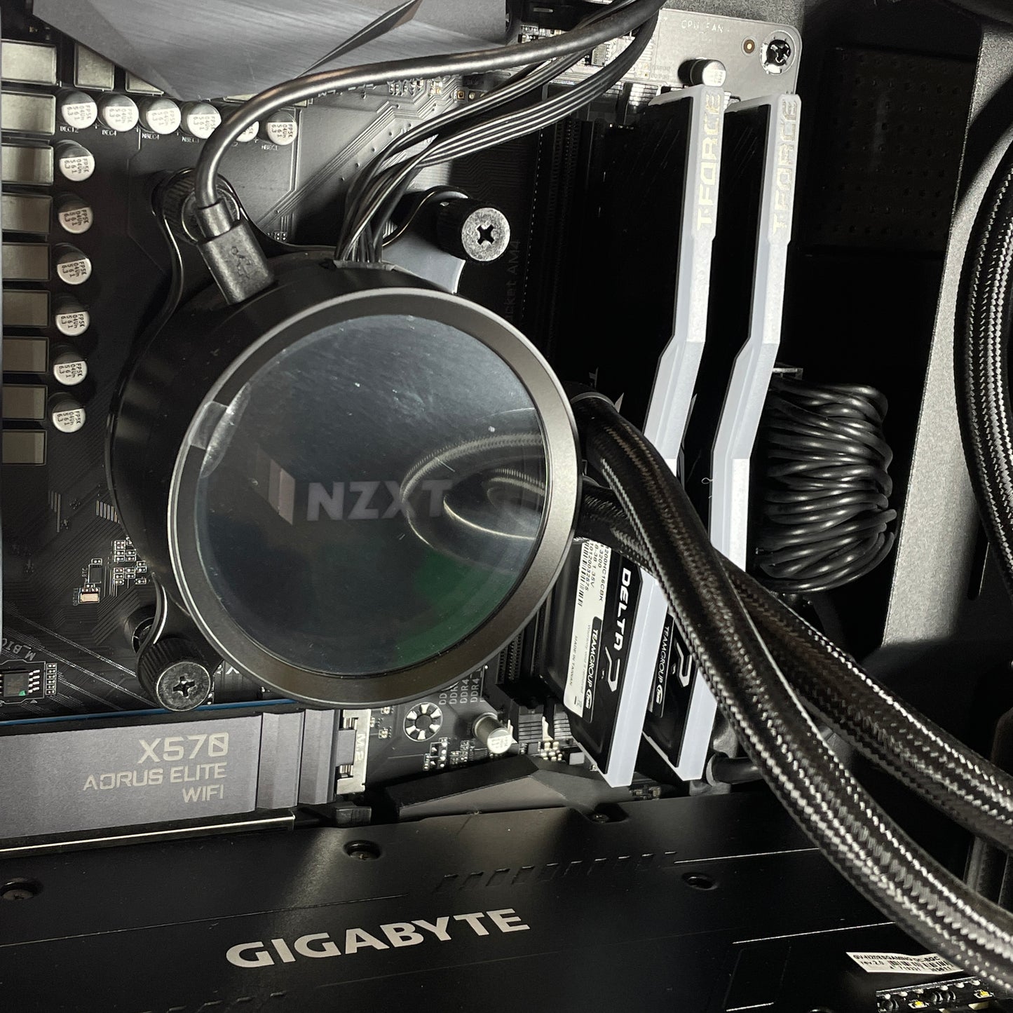 NZXT PC Ryzen 7 3700X 3.60GHz 16GB RAM 1TB SSD Gigabyte GeForce RTX 2080 Super