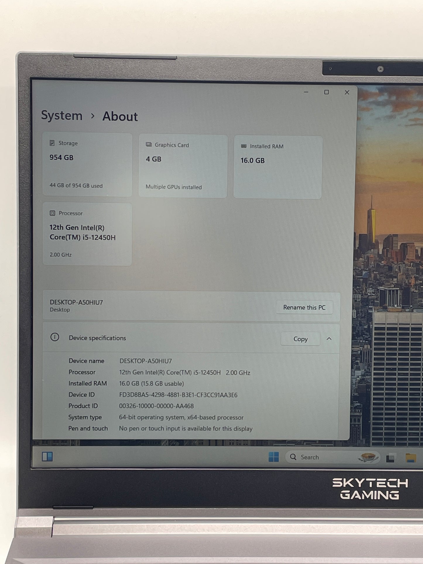 Skytech Gaming LUMI 15.6" i5-12450H 2.4GHz 16GB RAM 1TB SSD GeForce RTX 3050