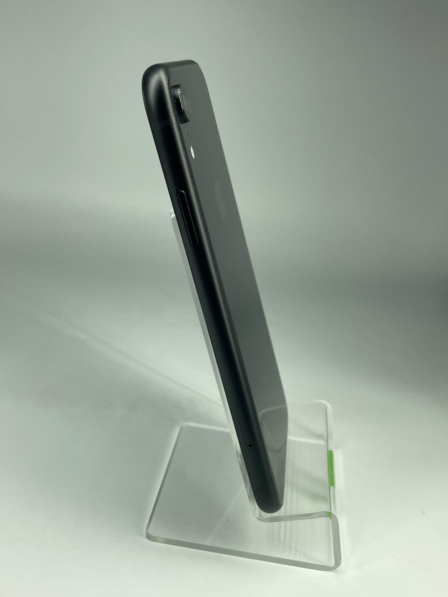 Unlocked Apple iPhone XR 64GB 18.1.1 Black MT3K2LL/A