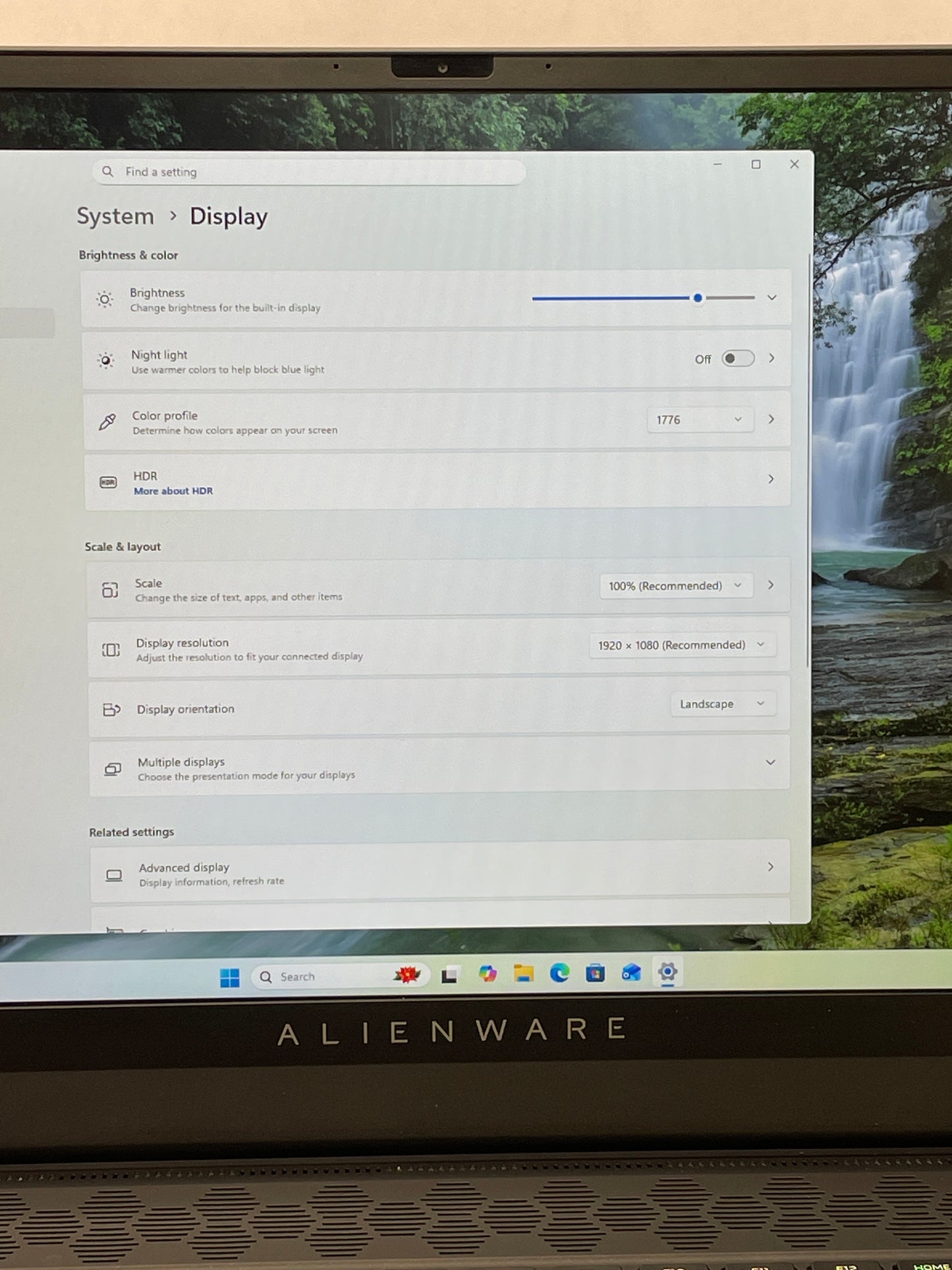 Alienware M17 R5 17.3" AMD Ryzen 7 6800H 3.2GHz 16GB RAM 2TB GeForce RTX 3050 Ti