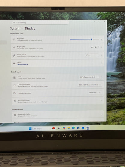 Alienware M17 R5 17.3" AMD Ryzen 7 6800H 3.2GHz 16GB RAM 2TB GeForce RTX 3050 Ti