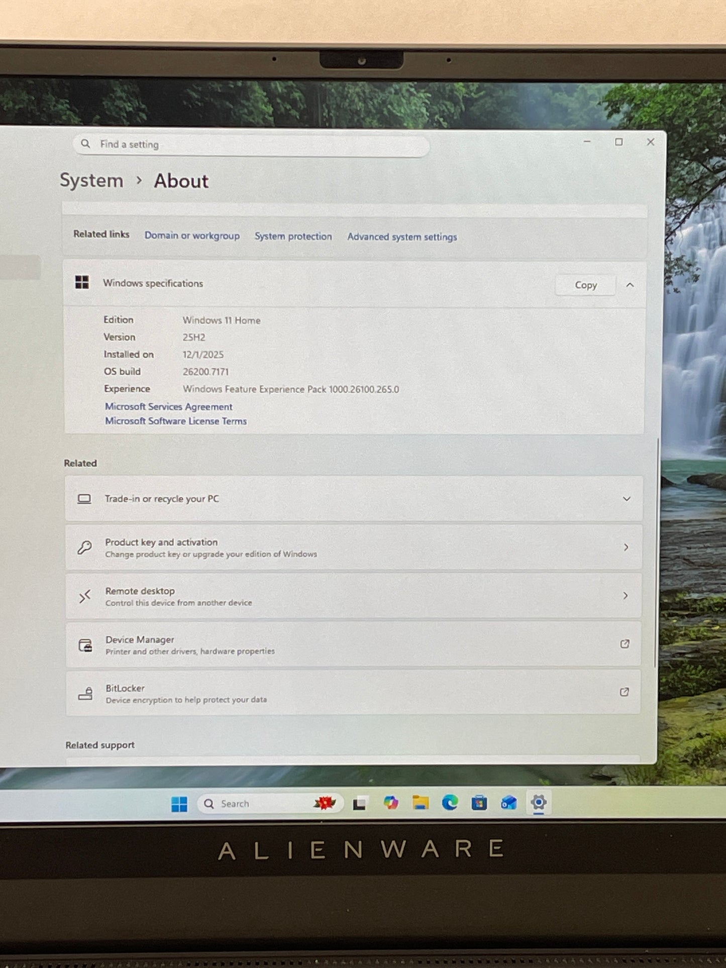 Alienware M17 R5 17.3" AMD Ryzen 7 6800H 3.2GHz 16GB RAM 2TB GeForce RTX 3050 Ti