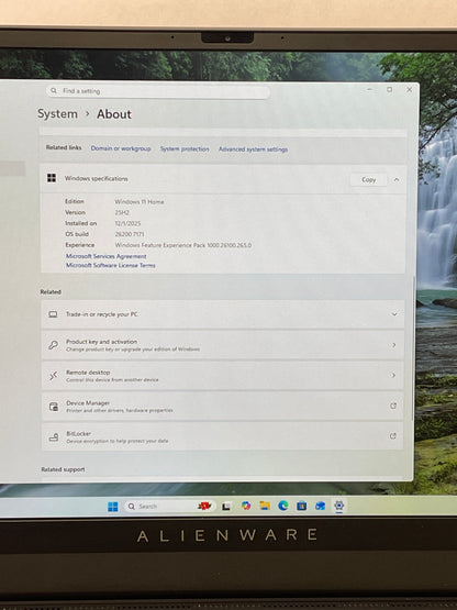 Alienware M17 R5 17.3" AMD Ryzen 7 6800H 3.2GHz 16GB RAM 2TB GeForce RTX 3050 Ti