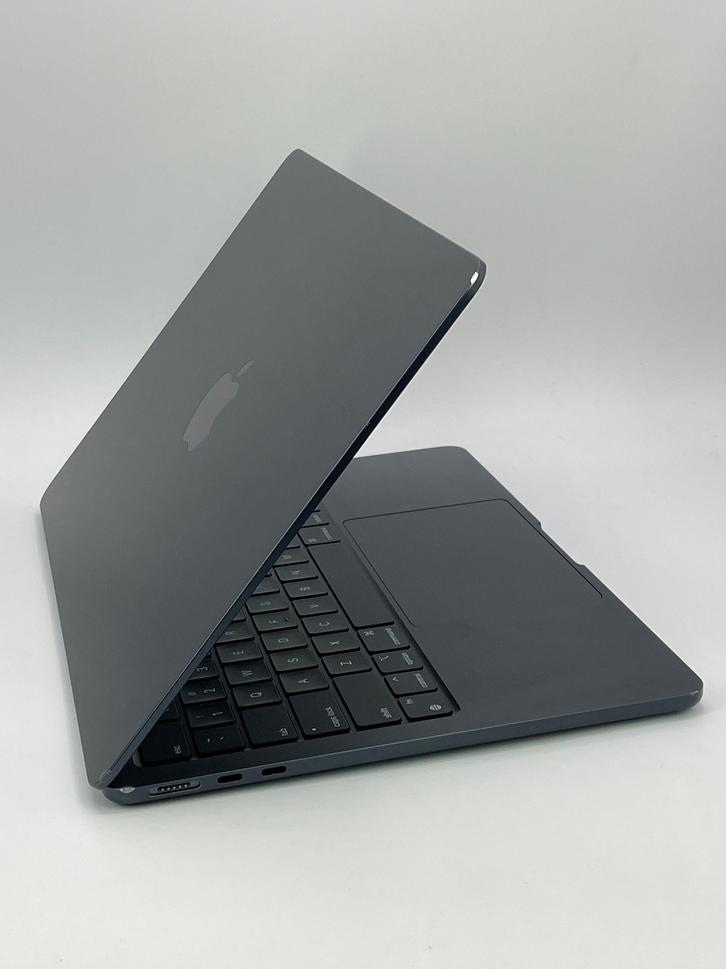 2022 Apple MacBook Air 13.6" M2 8C GPU 3.5GHz 8GB RAM 256GB SSD A2681