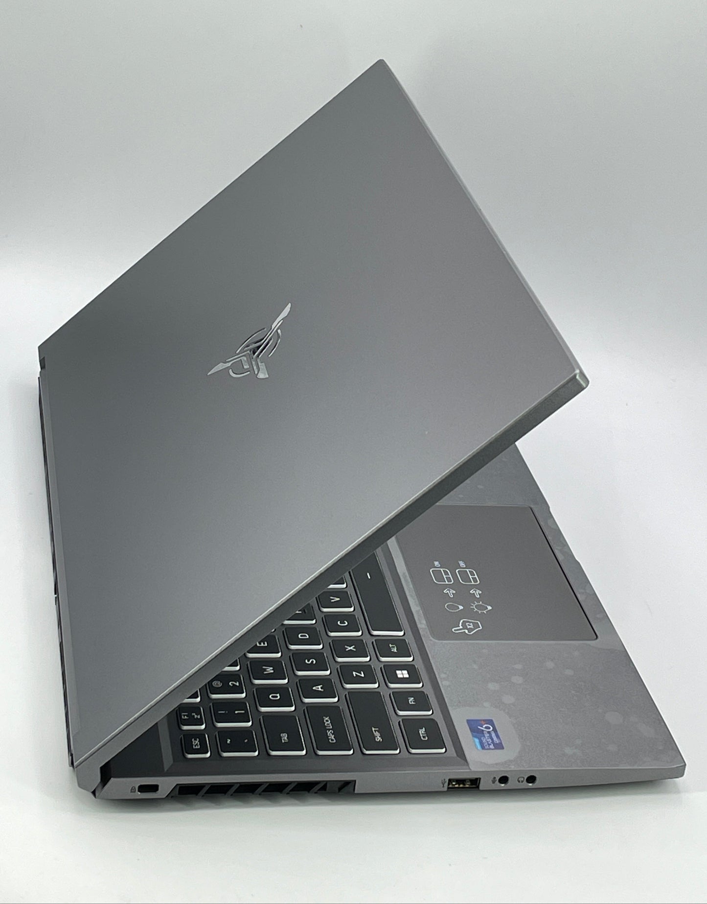 Skytech Gaming LUMI 15.6" i5-12450H 2.4GHz 16GB RAM 1TB SSD GeForce RTX 3050