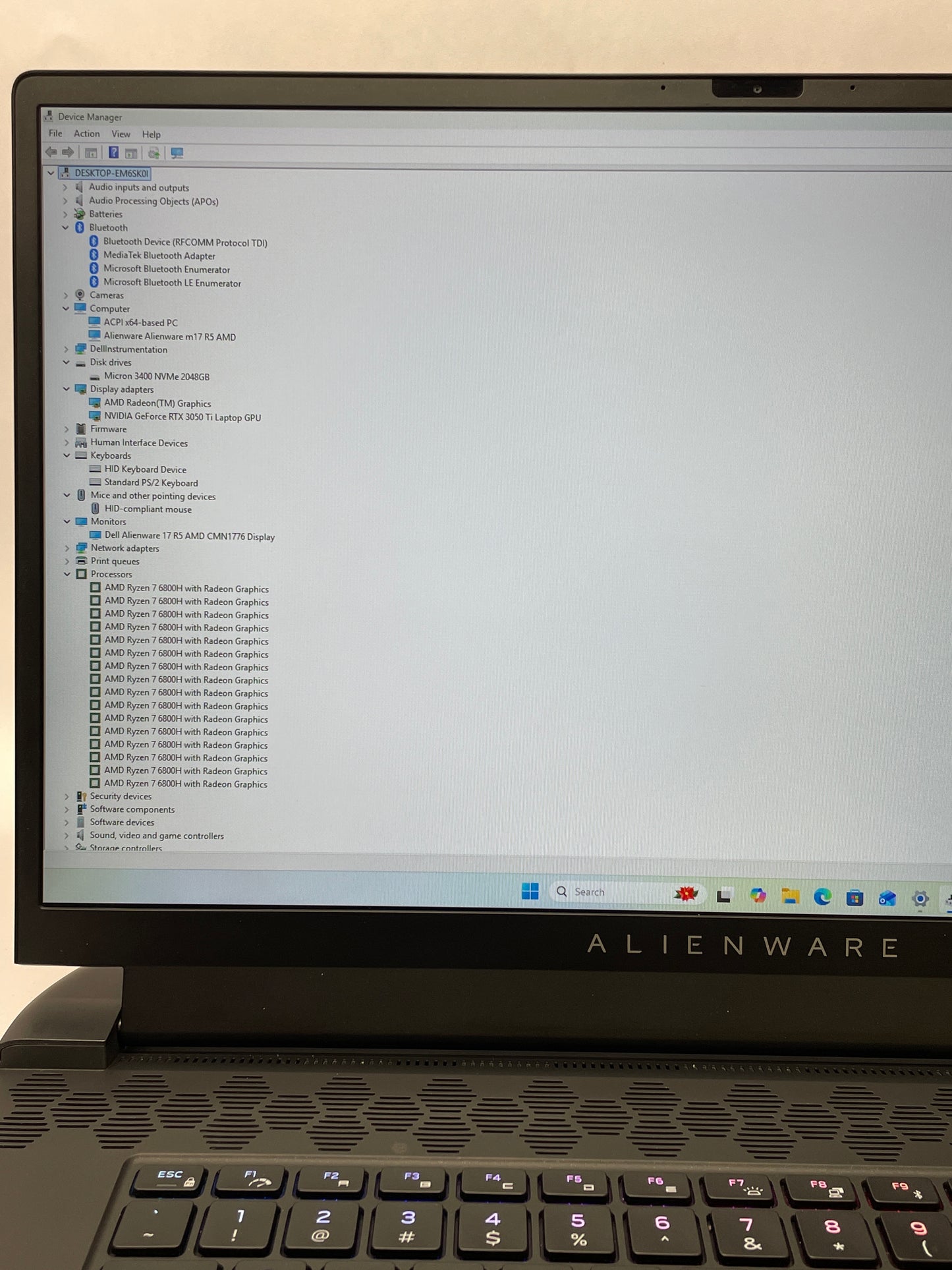 Alienware M17 R5 17.3" AMD Ryzen 7 6800H 3.2GHz 16GB RAM 2TB GeForce RTX 3050 Ti