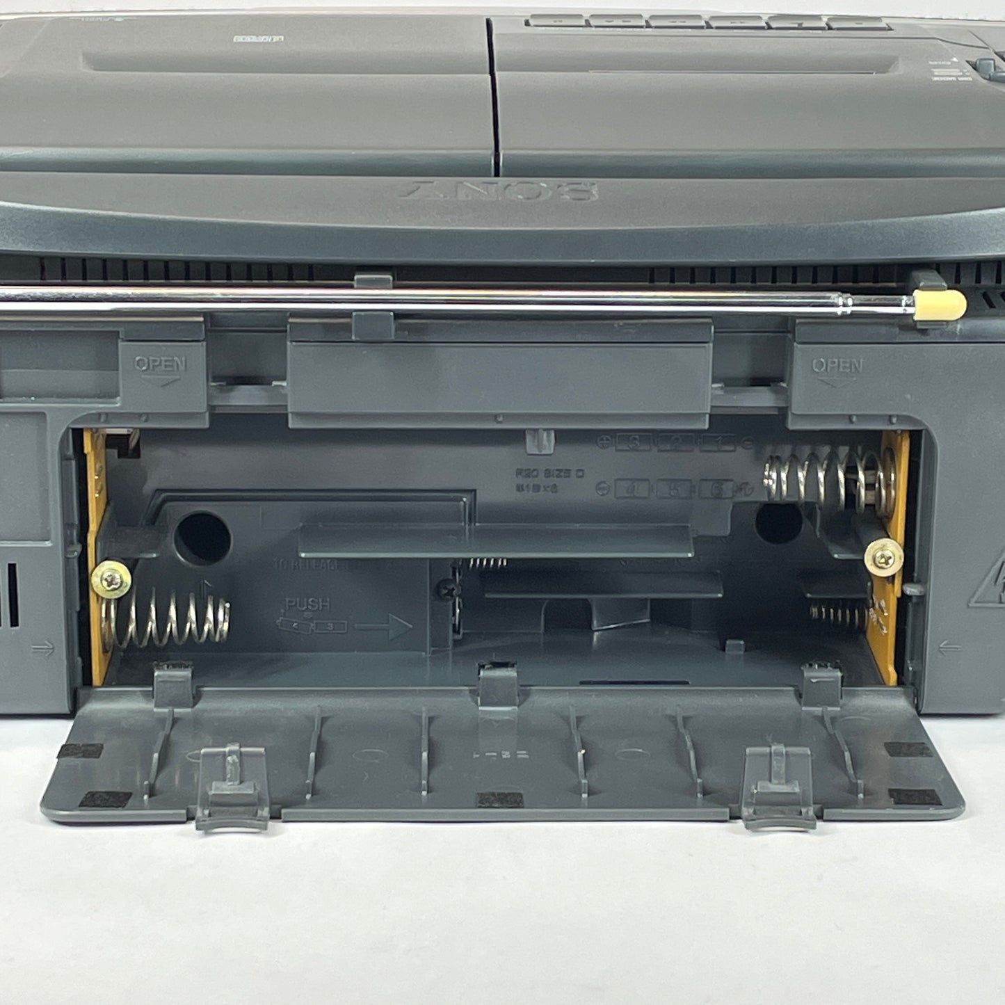 Sony Mega Bass Port  CD Radio Cassette-Corder CFD-S39